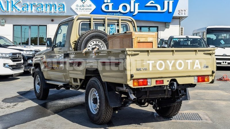 Big with watermark toyota land cruiser antigua import dubai 1808