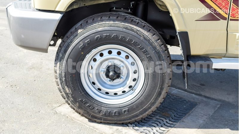 Big with watermark toyota land cruiser antigua import dubai 1808