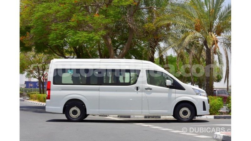 Big with watermark toyota hiace antigua import dubai 1810
