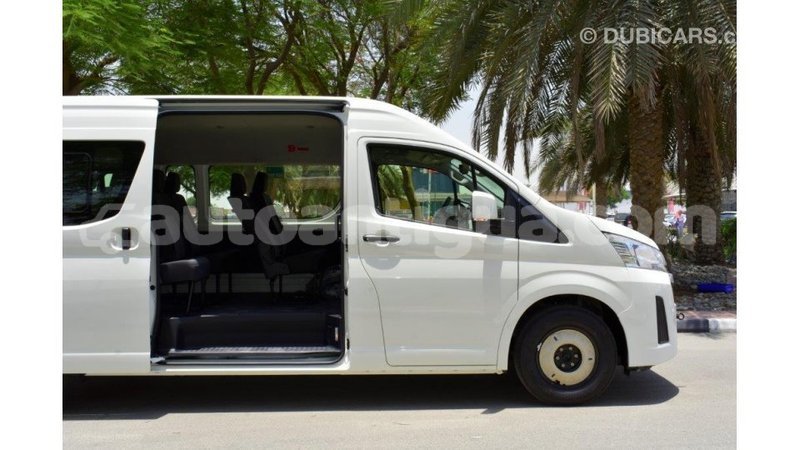Big with watermark toyota hiace antigua import dubai 1810