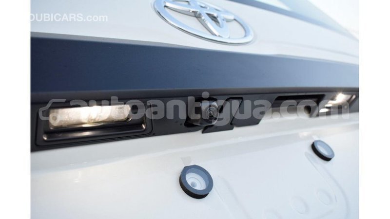 Big with watermark toyota hiace antigua import dubai 1810