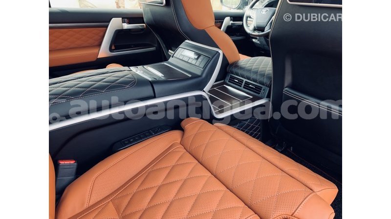 Big with watermark toyota land cruiser antigua import dubai 1815