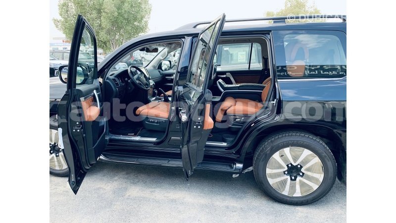 Big with watermark toyota land cruiser antigua import dubai 1815