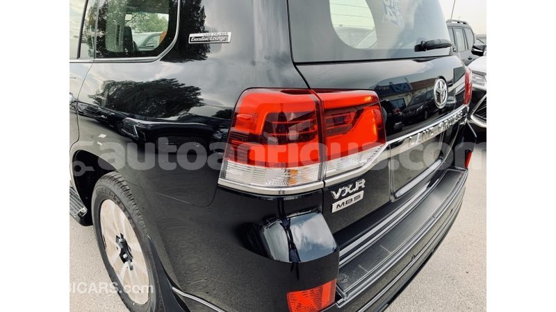 Big with watermark toyota land cruiser antigua import dubai 1815