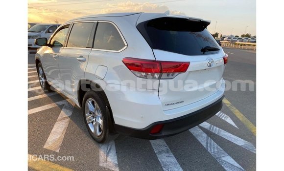 Buy Import Toyota Highlander White Car in Import - Dubai in Antigua Buy Import Toyota Highlander White Car in Import - Dubai in Antigua