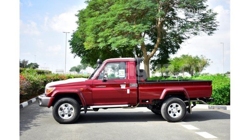 Big with watermark toyota land cruiser antigua import dubai 1827