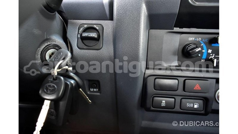 Big with watermark toyota land cruiser antigua import dubai 1827
