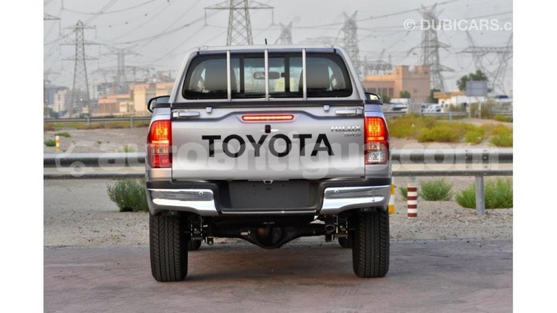 Big with watermark toyota hilux antigua import dubai 1835