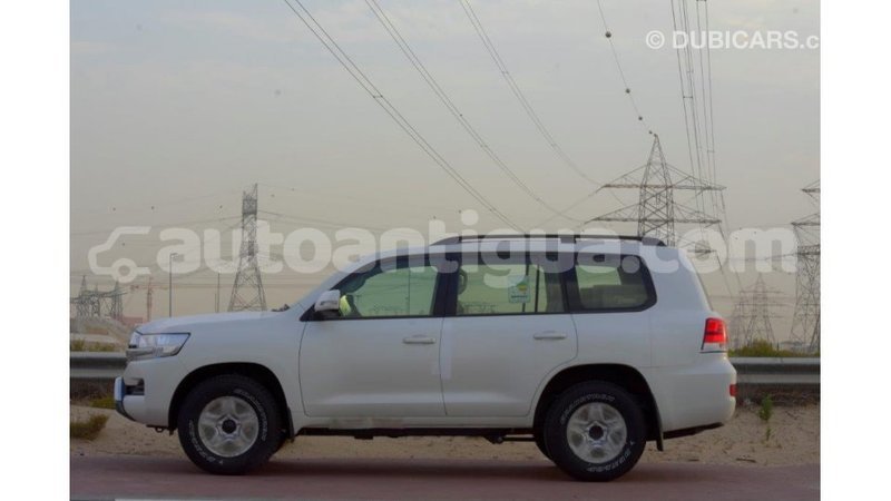 Big with watermark toyota land cruiser antigua import dubai 1842