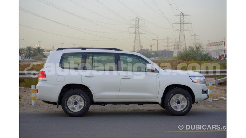 Big with watermark toyota land cruiser antigua import dubai 1842