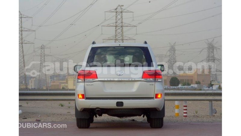 Big with watermark toyota land cruiser antigua import dubai 1842