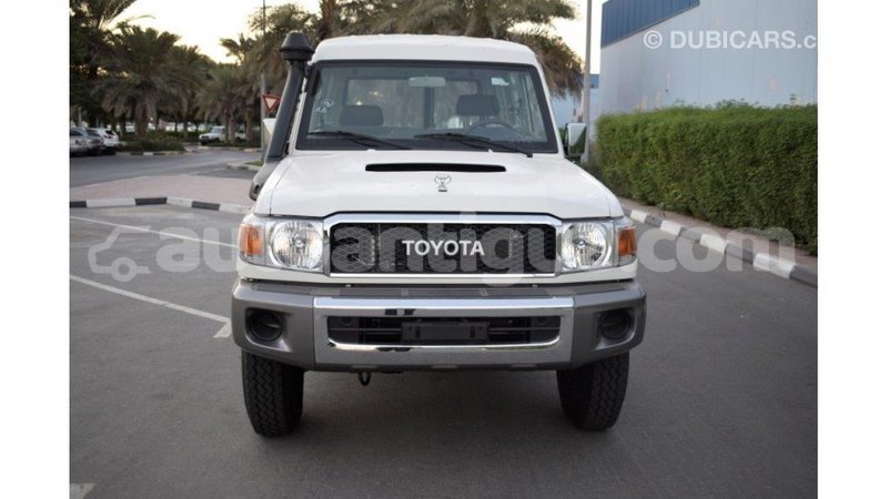 Big with watermark toyota land cruiser antigua import dubai 1843