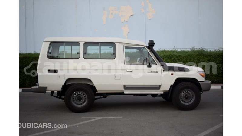 Big with watermark toyota land cruiser antigua import dubai 1843