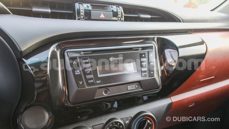 Big with watermark toyota hilux antigua import dubai 1848