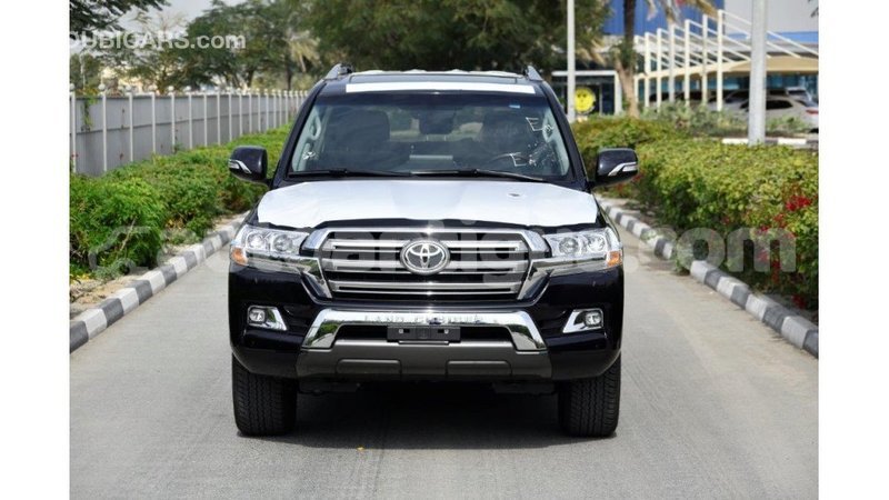 Big with watermark toyota land cruiser antigua import dubai 1857