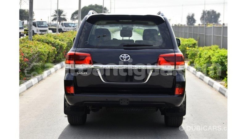 Big with watermark toyota land cruiser antigua import dubai 1857