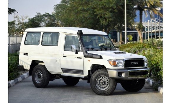 Buy Import Toyota Land Cruiser White Car in Import - Dubai in Antigua Buy Import Toyota Land Cruiser White Car in Import - Dubai in Antigua