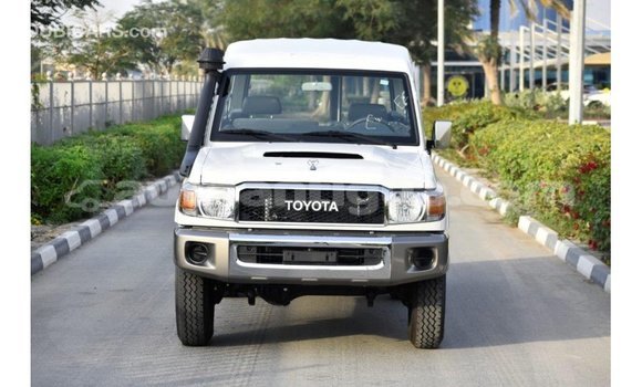 Buy Import Toyota Land Cruiser White Car in Import - Dubai in Antigua Buy Import Toyota Land Cruiser White Car in Import - Dubai in Antigua