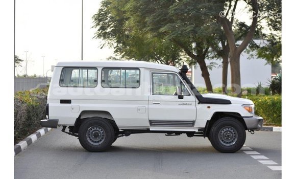 Buy Import Toyota Land Cruiser White Car in Import - Dubai in Antigua Buy Import Toyota Land Cruiser White Car in Import - Dubai in Antigua