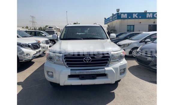 Buy Import Toyota Land Cruiser White Car in Import - Dubai in Antigua Buy Import Toyota Land Cruiser White Car in Import - Dubai in Antigua