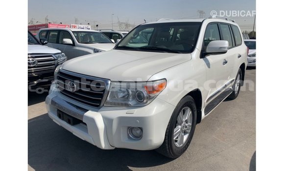 Buy Import Toyota Land Cruiser White Car in Import - Dubai in Antigua Buy Import Toyota Land Cruiser White Car in Import - Dubai in Antigua