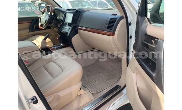 Buy Import Toyota Land Cruiser White Car in Import - Dubai in Antigua Buy Import Toyota Land Cruiser White Car in Import - Dubai in Antigua