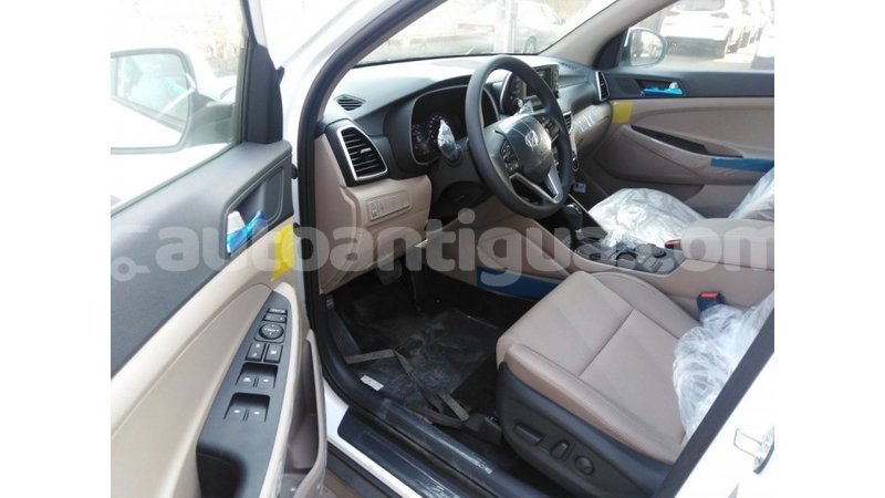 Big with watermark hyundai tucson antigua import dubai 1940