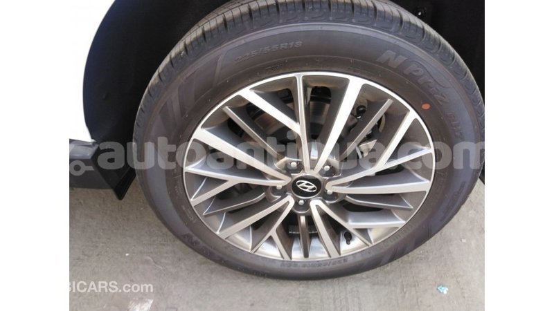 Big with watermark hyundai tucson antigua import dubai 1940