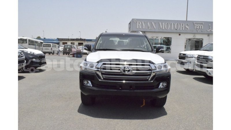 Big with watermark toyota land cruiser antigua import dubai 1944