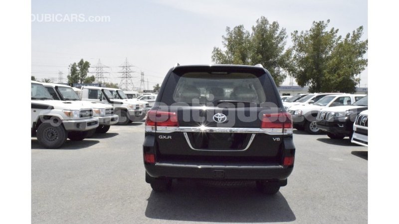 Big with watermark toyota land cruiser antigua import dubai 1944