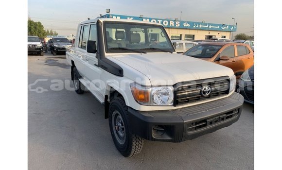 Buy Import Toyota Land Cruiser White Car in Import - Dubai in Antigua Buy Import Toyota Land Cruiser White Car in Import - Dubai in Antigua