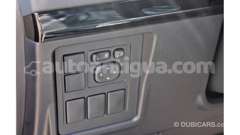 Big with watermark toyota prado antigua import dubai 1983