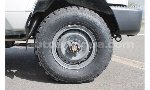 Buy Import Toyota Land Cruiser White Car in Import - Dubai in Antigua Buy Import Toyota Land Cruiser White Car in Import - Dubai in Antigua