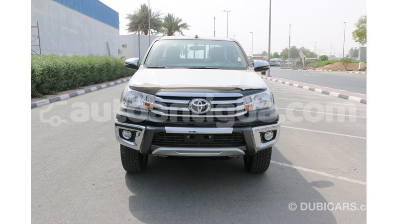 Big with watermark toyota hilux antigua import dubai 1996