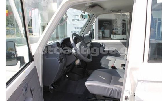 Buy Import Toyota Land Cruiser White Car in Import - Dubai in Antigua Buy Import Toyota Land Cruiser White Car in Import - Dubai in Antigua