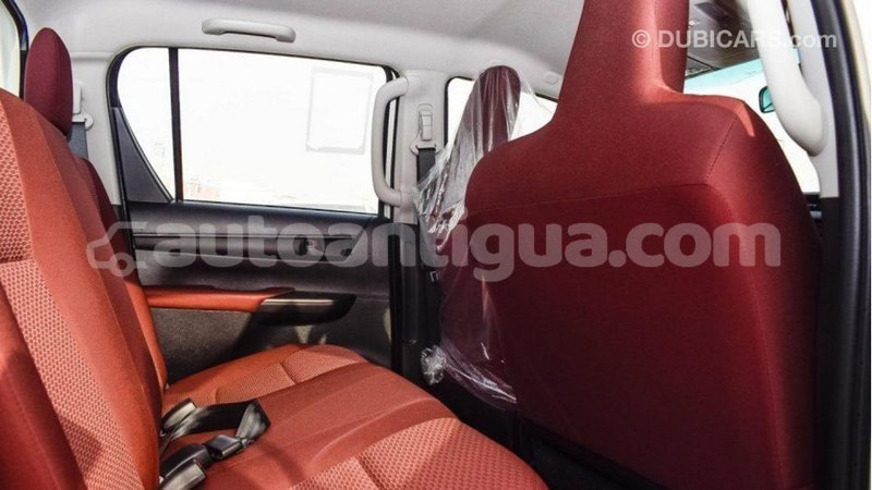 Big with watermark toyota hilux antigua import dubai 2001