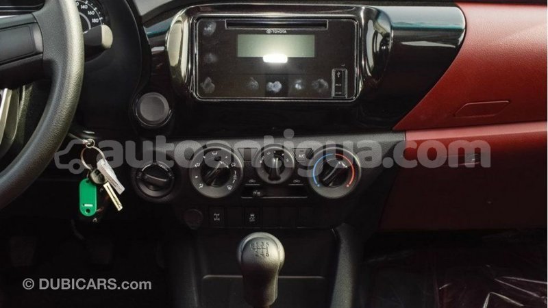 Big with watermark toyota hilux antigua import dubai 2001