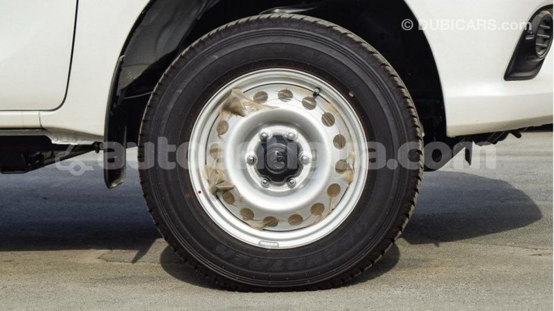 Big with watermark toyota hilux antigua import dubai 2001