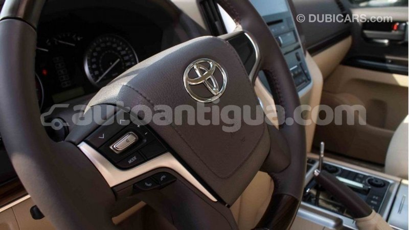 Big with watermark toyota land cruiser antigua import dubai 2002