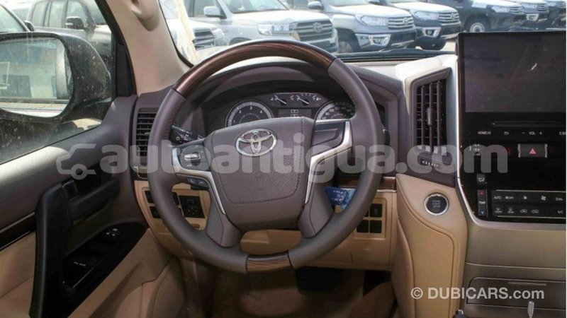 Big with watermark toyota land cruiser antigua import dubai 2002