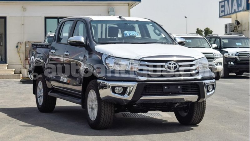 Big with watermark toyota hilux antigua import dubai 2010