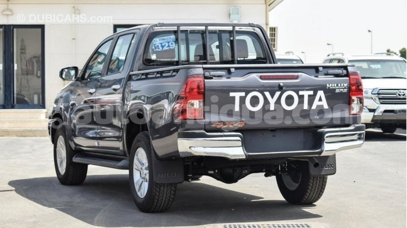 Big with watermark toyota hilux antigua import dubai 2010