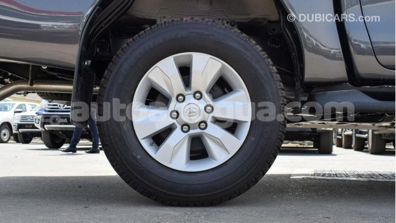 Big with watermark toyota hilux antigua import dubai 2010