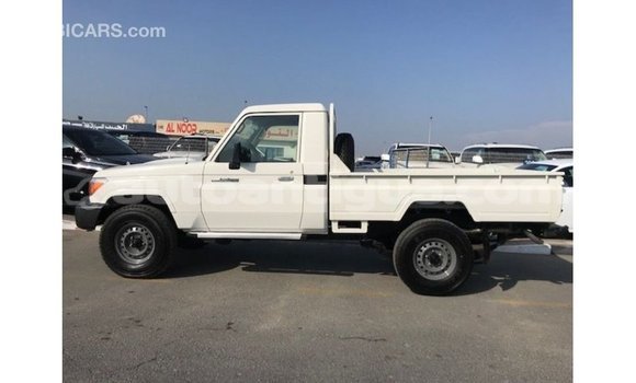 Buy Import Toyota Land Cruiser White Car in Import - Dubai in Antigua Buy Import Toyota Land Cruiser White Car in Import - Dubai in Antigua