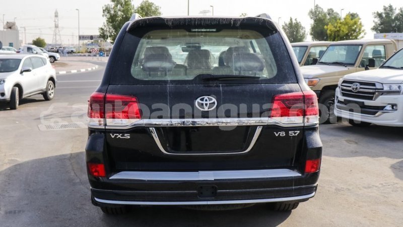 Big with watermark toyota land cruiser antigua import dubai 2033