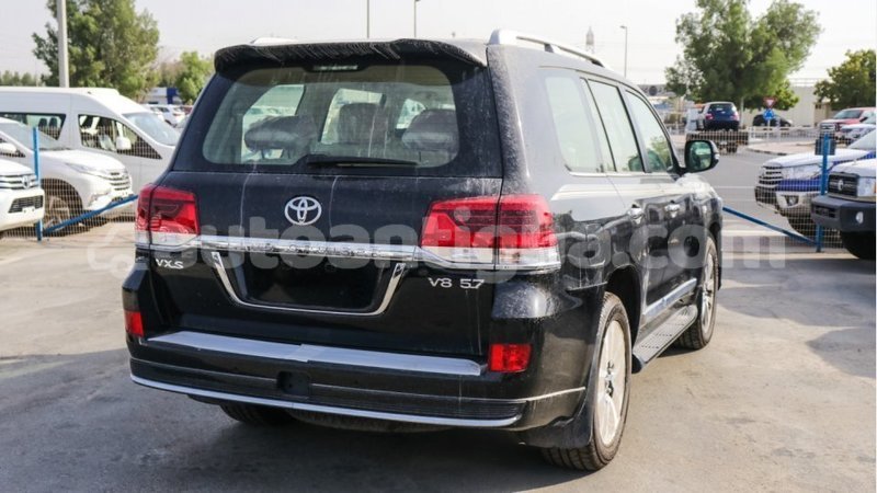 Big with watermark toyota land cruiser antigua import dubai 2033