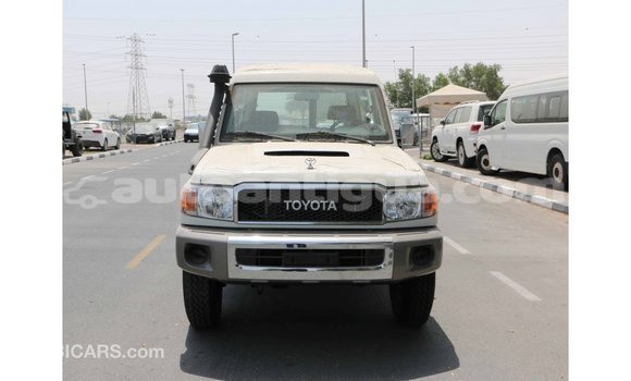 Buy Import Toyota Land Cruiser White Car in Import - Dubai in Antigua Buy Import Toyota Land Cruiser White Car in Import - Dubai in Antigua