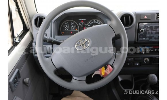 Buy Import Toyota Land Cruiser White Car in Import - Dubai in Antigua Buy Import Toyota Land Cruiser White Car in Import - Dubai in Antigua
