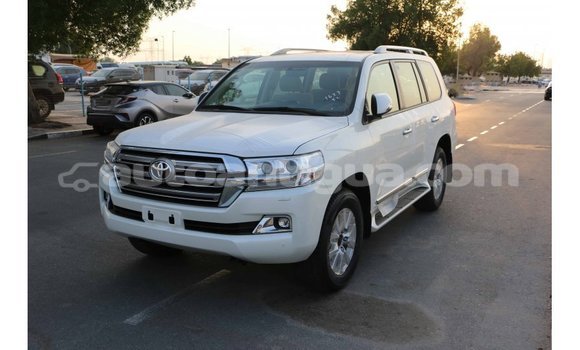 Buy Import Toyota Land Cruiser White Car in Import - Dubai in Antigua Buy Import Toyota Land Cruiser White Car in Import - Dubai in Antigua