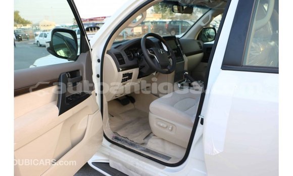 Buy Import Toyota Land Cruiser White Car in Import - Dubai in Antigua Buy Import Toyota Land Cruiser White Car in Import - Dubai in Antigua